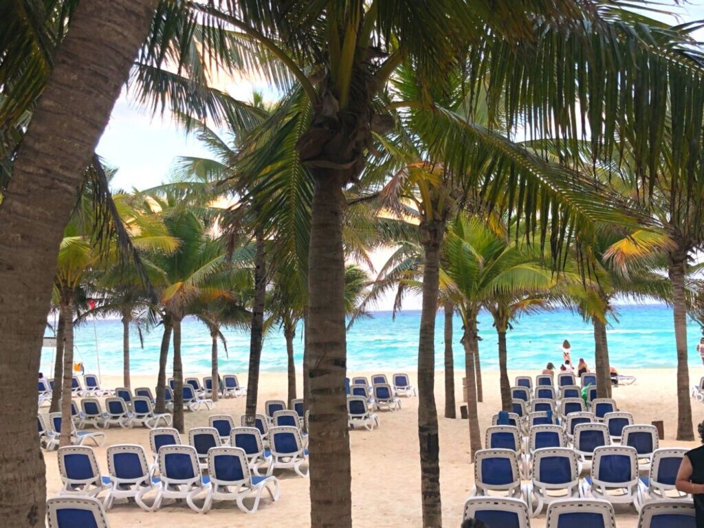 affordable hotels in mexico, beach area of wyndham Maya