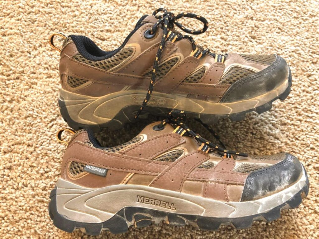 brown men's hiking shoes