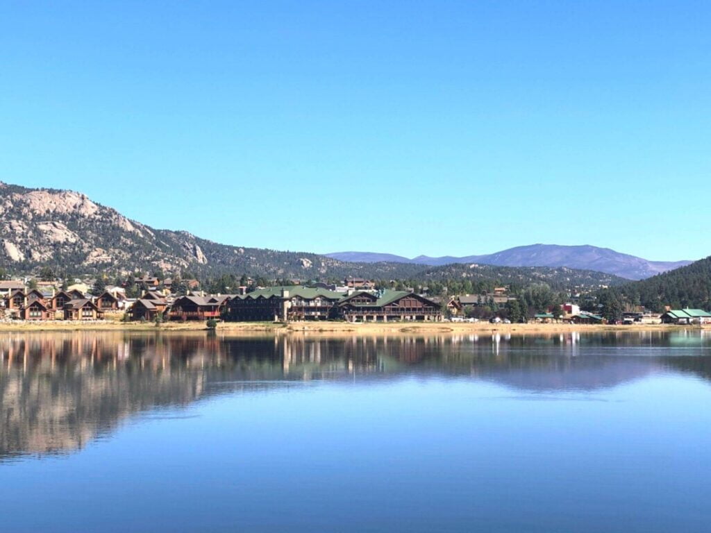 Guide to Rocky Mountain National Park includes staying at the Estes Park Resort. hotel right on the lake with mountains in the background