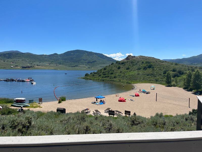 overview of beach area at Stagecoach lake in steamboat springs in summer