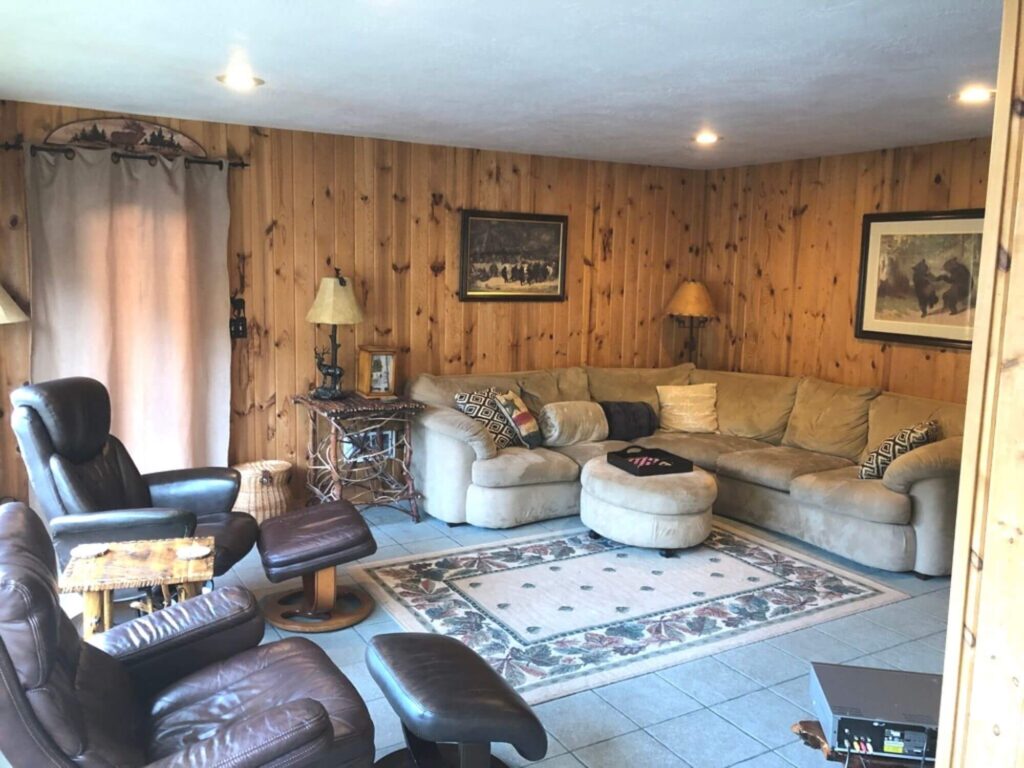 Lakefront rental at Olympic National Park living area