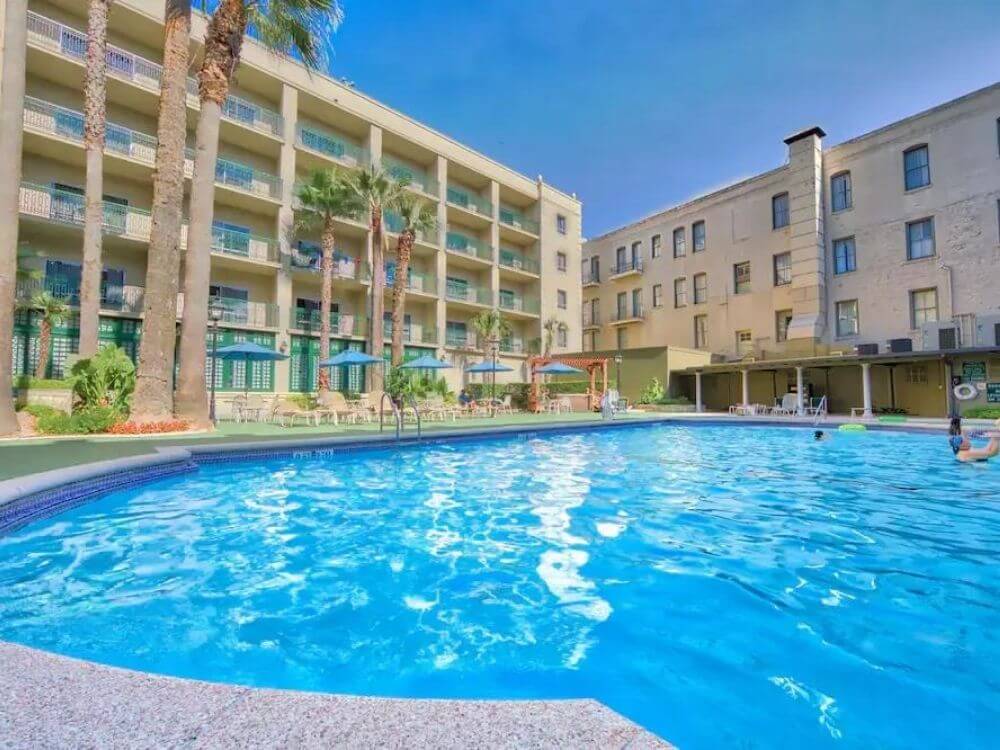 Family hotels in San Antonio Menger hotel pool