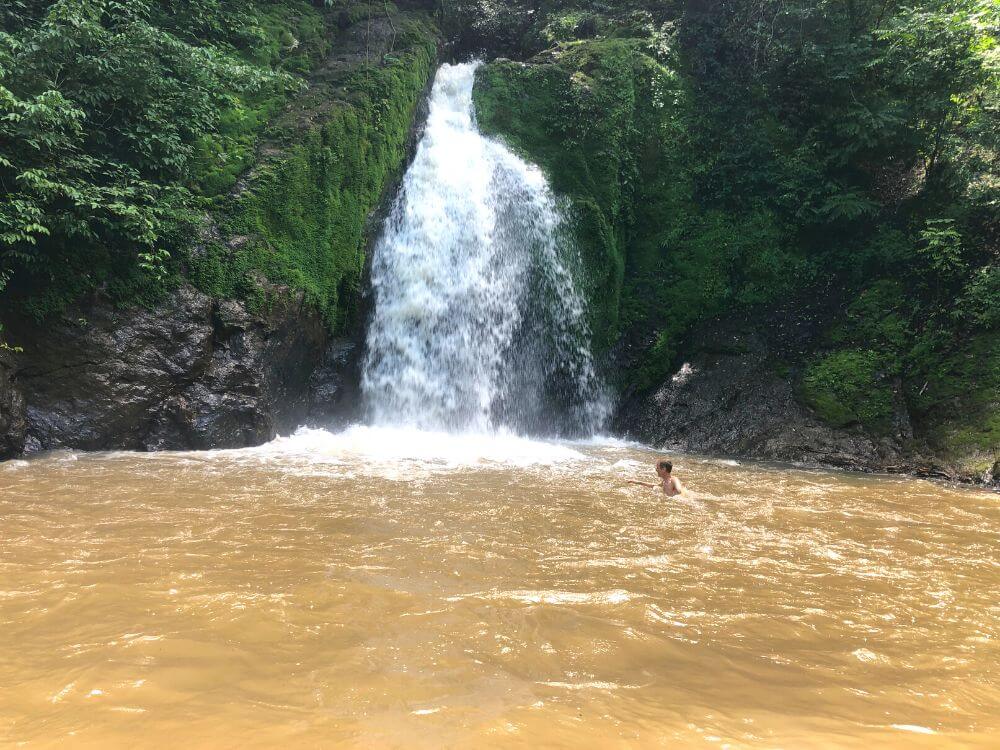 Salto de Gamalotillo swimming in waterfall