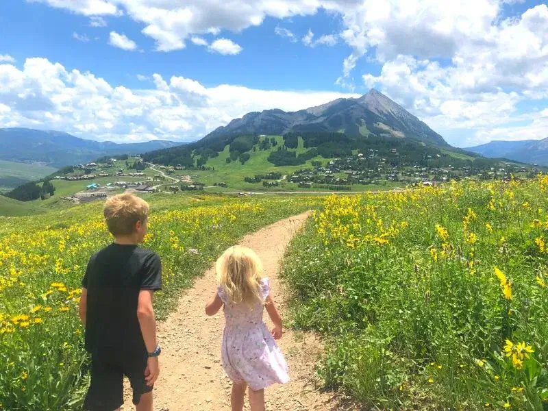 Snodgrass-kids-hike-in-Crested-Butte